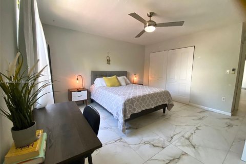 Снять в аренду кондоминиум в Майами-Бич, Флорида 1 спальня, 47.38м2, № 1950457 - фото 1