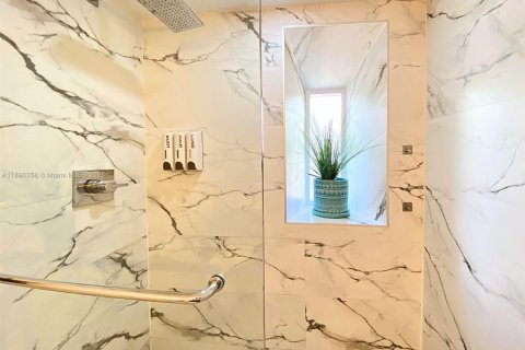 Снять в аренду кондоминиум в Майами-Бич, Флорида 1 спальня, 47.38м2, № 1950457 - фото 3