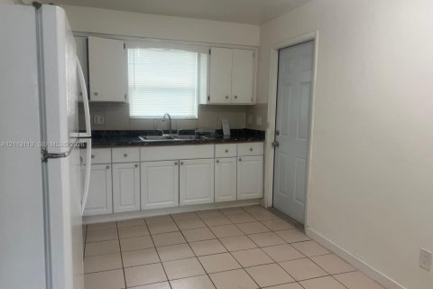 Купить коммерческую недвижимость в Халландейл-Бич, Флорида 731.7м2, № 2434055 - фото 6