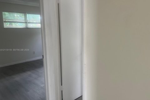 Купить коммерческую недвижимость в Халландейл-Бич, Флорида 731.7м2, № 2434055 - фото 11