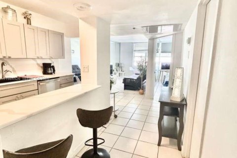 Studio à Condo à Miami Beach, Floride № 2044855