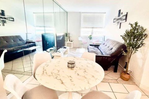 Copropriété à vendre à Miami Beach, Floride: 52.49 m2 № 2044855 - photo 2
