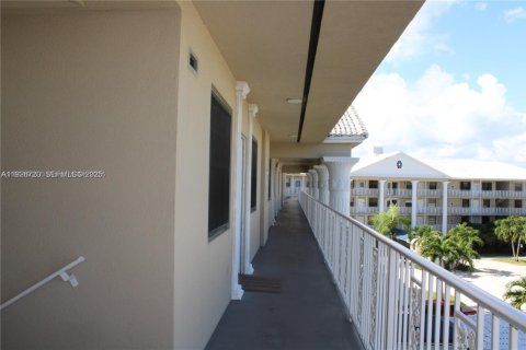 Снять в аренду кондоминиум в Уэст-Палм-Бич, Флорида 2 спальни, 133.5м2, № 1988080 - фото 15
