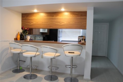 Снять в аренду кондоминиум в Уэст-Палм-Бич, Флорида 2 спальни, 133.5м2, № 1988080 - фото 3