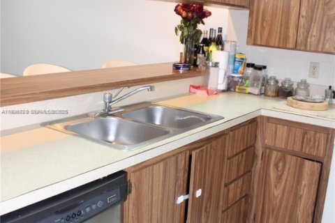 Снять в аренду кондоминиум в Уэст-Палм-Бич, Флорида 2 спальни, 133.5м2, № 1988080 - фото 12