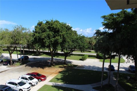 Снять в аренду кондоминиум в Уэст-Палм-Бич, Флорида 2 спальни, 133.5м2, № 1988080 - фото 16