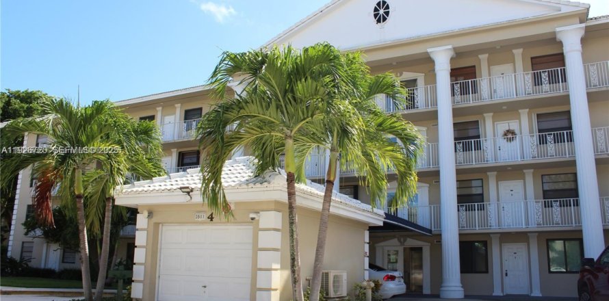 Кондоминиум с 2 спальнями в Уэст-Палм-Бич, Флорида № 1988080