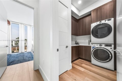 Touwnhouse à vendre à North Miami Beach, Floride: 4 chambres, 313.55 m2 № 2016830 - photo 28