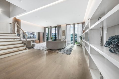 Touwnhouse à vendre à North Miami Beach, Floride: 4 chambres, 313.55 m2 № 2016830 - photo 10