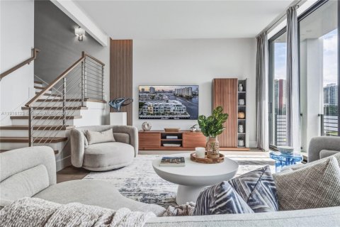 Touwnhouse à vendre à North Miami Beach, Floride: 4 chambres, 313.55 m2 № 2016830 - photo 12
