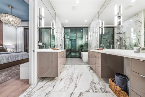 Touwnhouse à vendre à North Miami Beach, Floride: 4 chambres, 313.55 m2 № 2016830 - photo 24