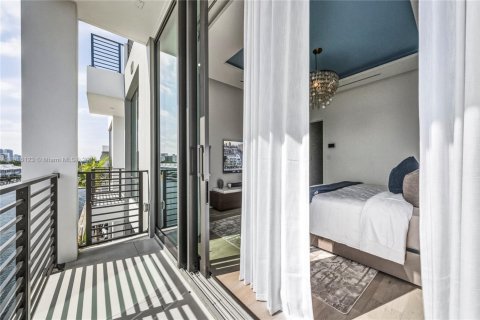 Touwnhouse à vendre à North Miami Beach, Floride: 4 chambres, 313.55 m2 № 2016830 - photo 26