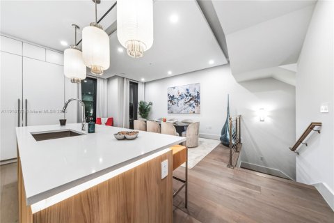 Touwnhouse à vendre à North Miami Beach, Floride: 4 chambres, 313.55 m2 № 2016830 - photo 18