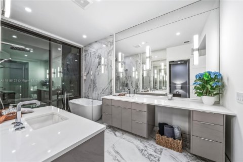 Touwnhouse à vendre à North Miami Beach, Floride: 4 chambres, 313.55 m2 № 2016830 - photo 23