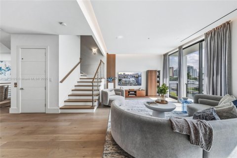 Touwnhouse à vendre à North Miami Beach, Floride: 4 chambres, 313.55 m2 № 2016830 - photo 14