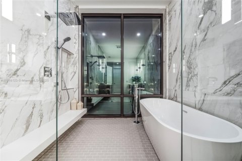 Touwnhouse à vendre à North Miami Beach, Floride: 4 chambres, 313.55 m2 № 2016830 - photo 25