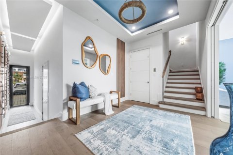 Touwnhouse à vendre à North Miami Beach, Floride: 4 chambres, 313.55 m2 № 2016830 - photo 3