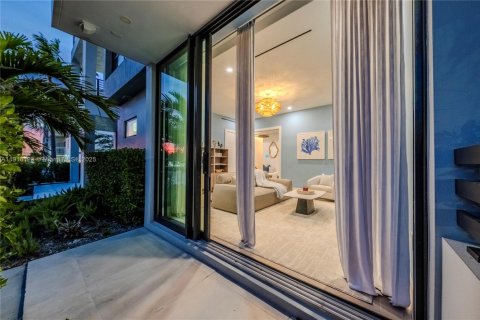 Touwnhouse à vendre à North Miami Beach, Floride: 4 chambres, 313.55 m2 № 2016830 - photo 8