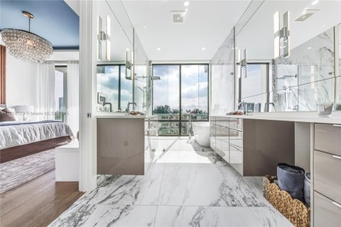 Touwnhouse à vendre à North Miami Beach, Floride: 4 chambres, 313.55 m2 № 2016830 - photo 22