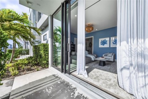 Touwnhouse à vendre à North Miami Beach, Floride: 4 chambres, 313.55 m2 № 2016830 - photo 7