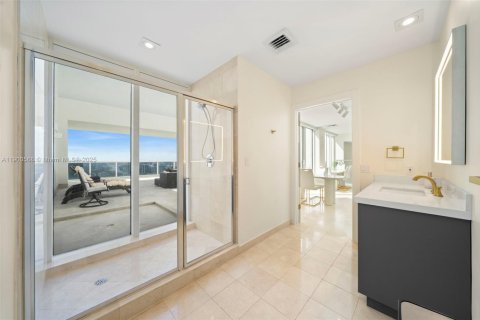 Copropriété à louer à Hallandale Beach, Floride: 3 chambres, 238.39 m2 № 1954689 - photo 22