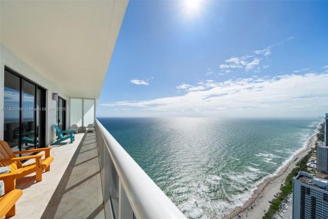 Copropriété à louer à Hallandale Beach, Floride: 3 chambres, 238.39 m2 № 1954689 - photo 20