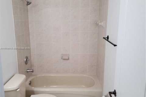 Снять в аренду кондоминиум в Хайалиа, Флорида 2 спальни, № 1982211 - фото 9