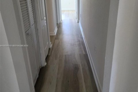 Снять в аренду кондоминиум в Хайалиа, Флорида 2 спальни, № 1982211 - фото 13