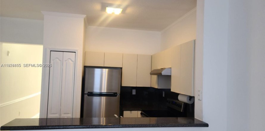 Кондоминиум с 2 спальнями в Хайалиа, Флорида № 1982211