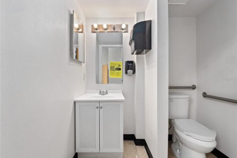 Propiedad comercial en alquiler en Orlando, Florida, 1712.93 m2 № 1879958 - foto 16
