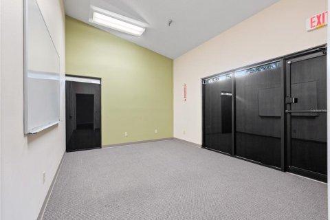 Immobilier commercial à louer à Orlando, Floride: 1712.93 m2 № 1879958 - photo 9