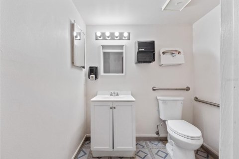 Propiedad comercial en alquiler en Orlando, Florida, 1712.93 m2 № 1879958 - foto 13