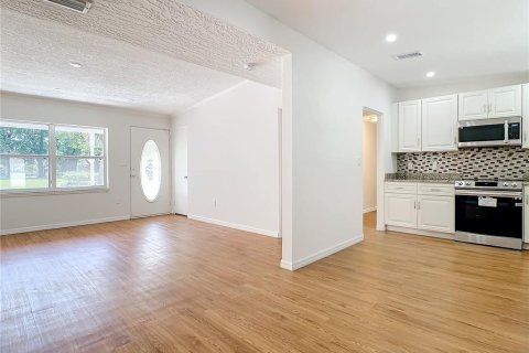 House in Orlando, Florida 4 bedrooms, 177.16 sq.m. № 1832819 - photo 10