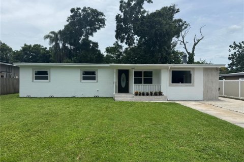 House in Orlando, Florida 4 bedrooms, 177.16 sq.m. № 1832819 - photo 1