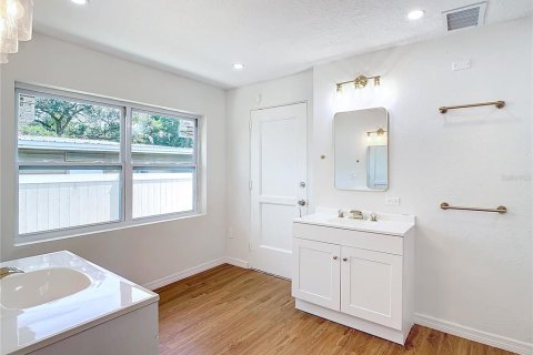 House in Orlando, Florida 4 bedrooms, 177.16 sq.m. № 1832819 - photo 23