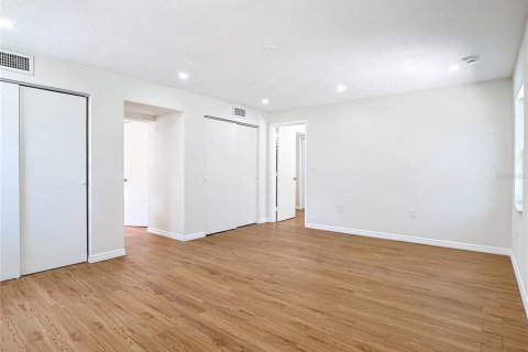 House in Orlando, Florida 4 bedrooms, 177.16 sq.m. № 1832819 - photo 17