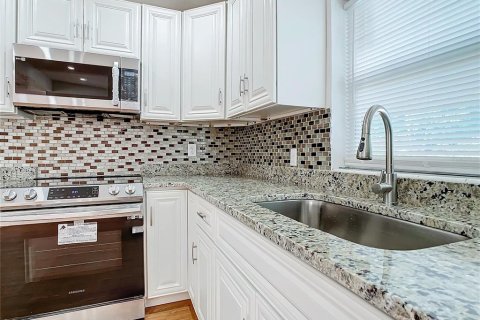 House in Orlando, Florida 4 bedrooms, 177.16 sq.m. № 1832819 - photo 13