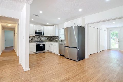 House in Orlando, Florida 4 bedrooms, 177.16 sq.m. № 1832819 - photo 11