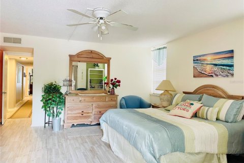 Condo in Clearwater, Florida, 2 bedrooms  № 2379424 - photo 14