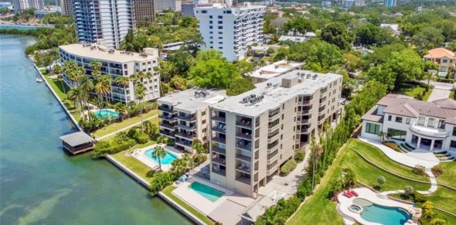 Condo in Clearwater, Florida, 2 bedrooms  № 2379424