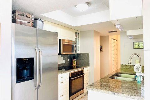 Condo in Clearwater, Florida, 2 bedrooms  № 2379424 - photo 9