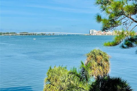 Condo in Clearwater, Florida, 2 bedrooms  № 2379424 - photo 4