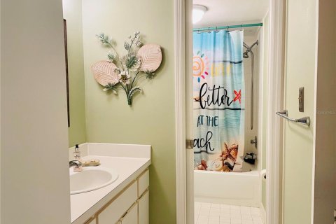 Condo in Clearwater, Florida, 2 bedrooms  № 2379424 - photo 17