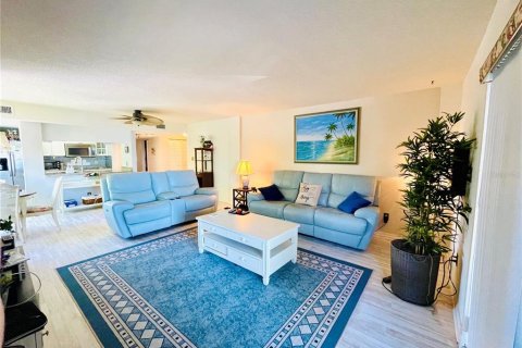 Condo in Clearwater, Florida, 2 bedrooms  № 2379424 - photo 8