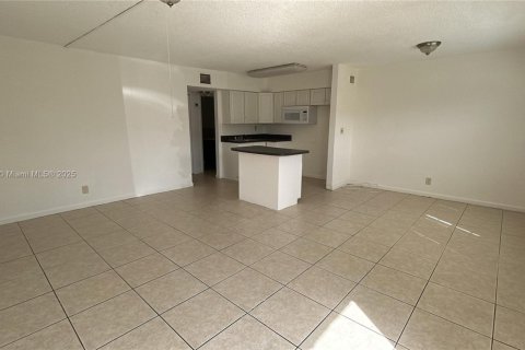 Снять в аренду виллу или дом в Помпано-Бич, Флорида 1 спальня, 55.74м2, № 1967295 - фото 5