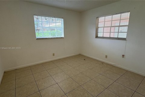 Снять в аренду виллу или дом в Помпано-Бич, Флорида 1 спальня, 55.74м2, № 1967295 - фото 10