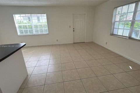 Снять в аренду виллу или дом в Помпано-Бич, Флорида 1 спальня, 55.74м2, № 1967295 - фото 8