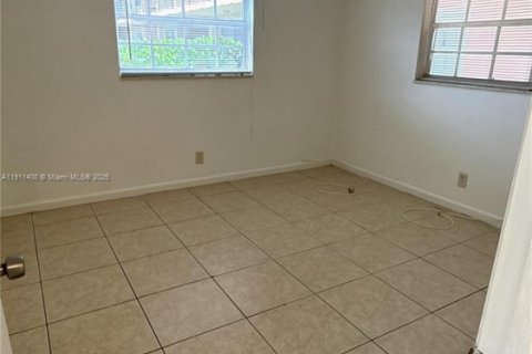 Снять в аренду виллу или дом в Помпано-Бич, Флорида 1 спальня, 55.74м2, № 1967295 - фото 9