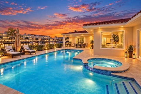 Casa en Clearwater, Florida 3 dormitorios, 216.37 m2 № 2371826