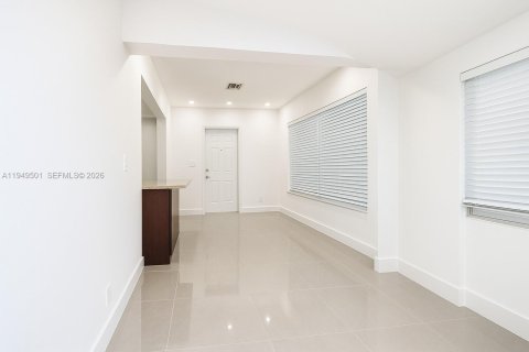 Снять в аренду квартиру в Холливуд, Флорида 2 спальни, 55.74м2, № 2005791 - фото 5